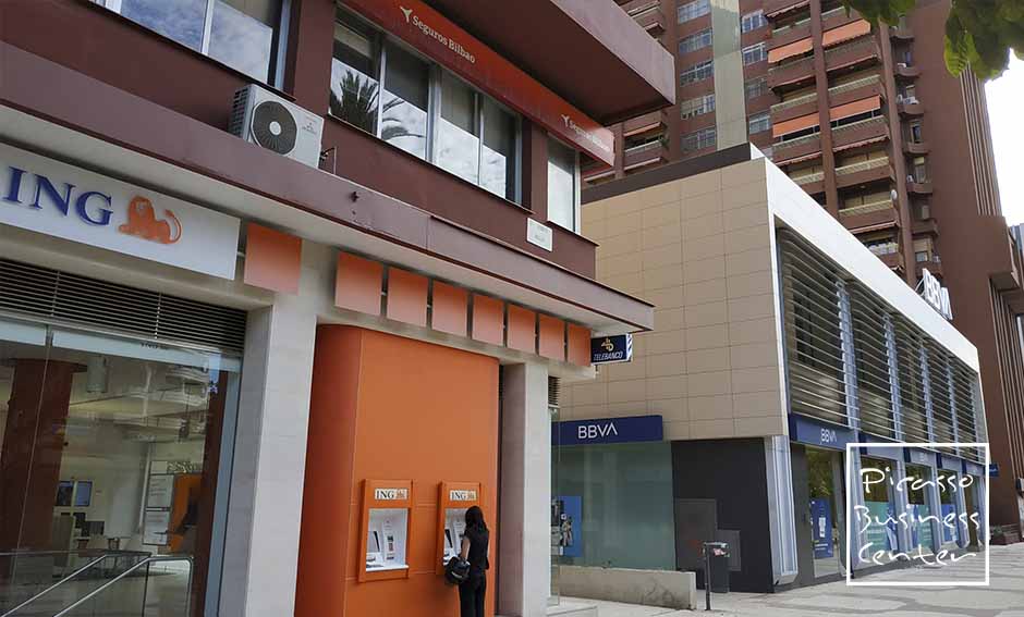 ING Bank, CaixaBank, BBVA, Abanca, Seguros Bilbao, Unicaja, Caja Rural de Granada, Ges Seguros, Aegon Seguros, Consulado de Ecuador, Juan Rojano Trujillo Abogados, Villanueva Asesores, M+C Consultores, Jiménez Asesores Y Consultores, Asesoría Villasclaras, Procusan Inmobiliaria